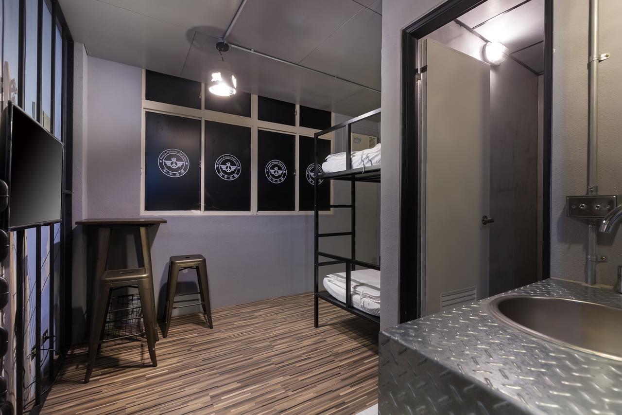和平公獄監獄文旅 近東大門夜市 Peace Prison Cafe Inn Hualien Exterior foto