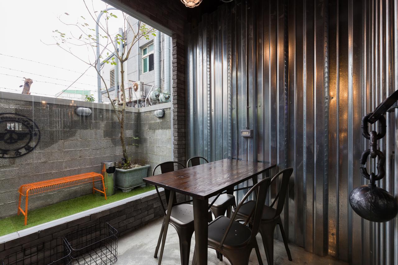 和平公獄監獄文旅 近東大門夜市 Peace Prison Cafe Inn Hualien Exterior foto